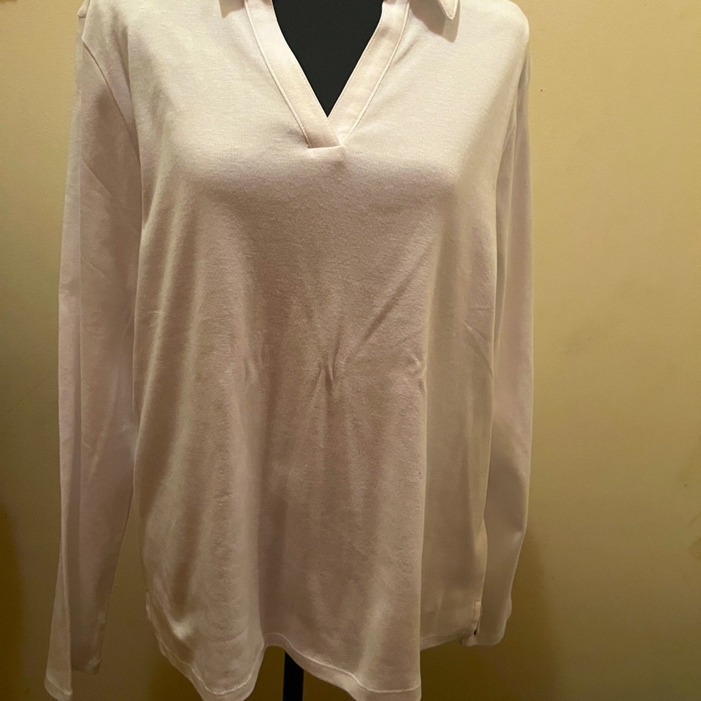 White cotton pullover, with 6’ opening at front; side slits.